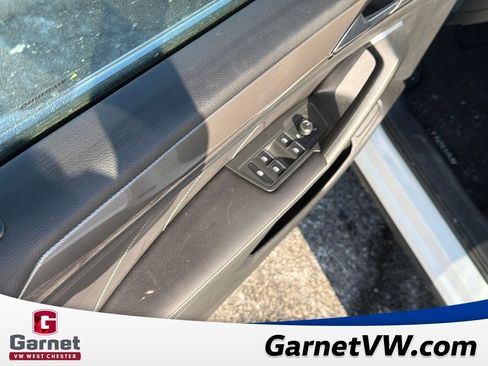 Used 2024 Volkswagen Tiguan SE image 12