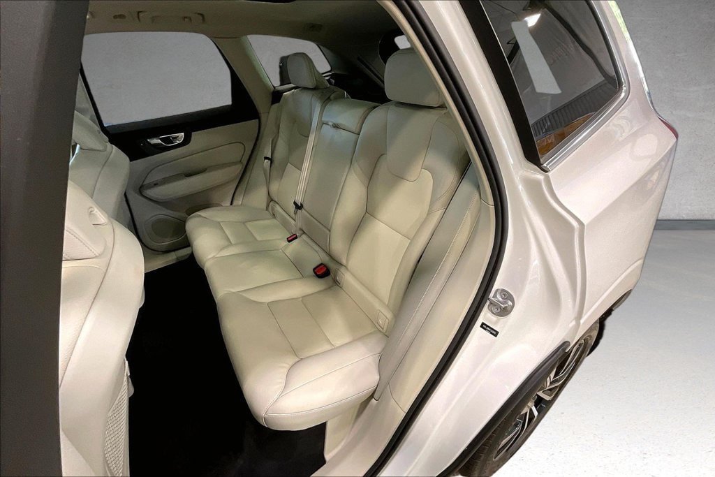 Certified 2023 Volvo XC60 B5 Plus w/ Climate Package AWD/4WD image 23