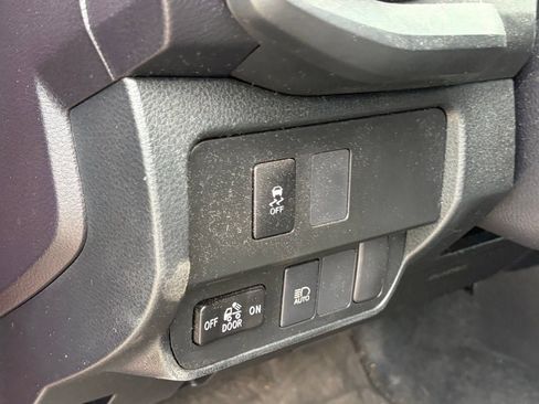 Used 2022 Toyota Tacoma SR w/ SR Convenience Package RWD image 7