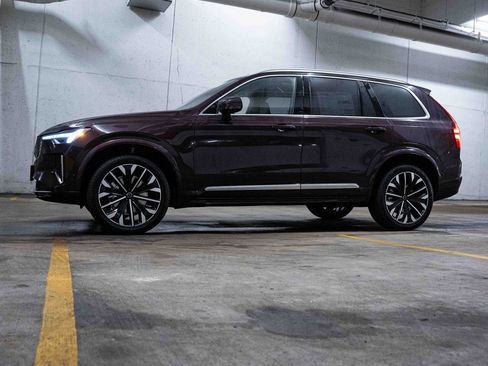 New 2026 Volvo XC90 B5 Plus image 3