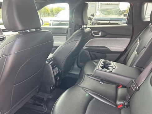 Used 2023 Jeep Compass Latitude w/ Sun and Sound Group AWD/4WD image 27