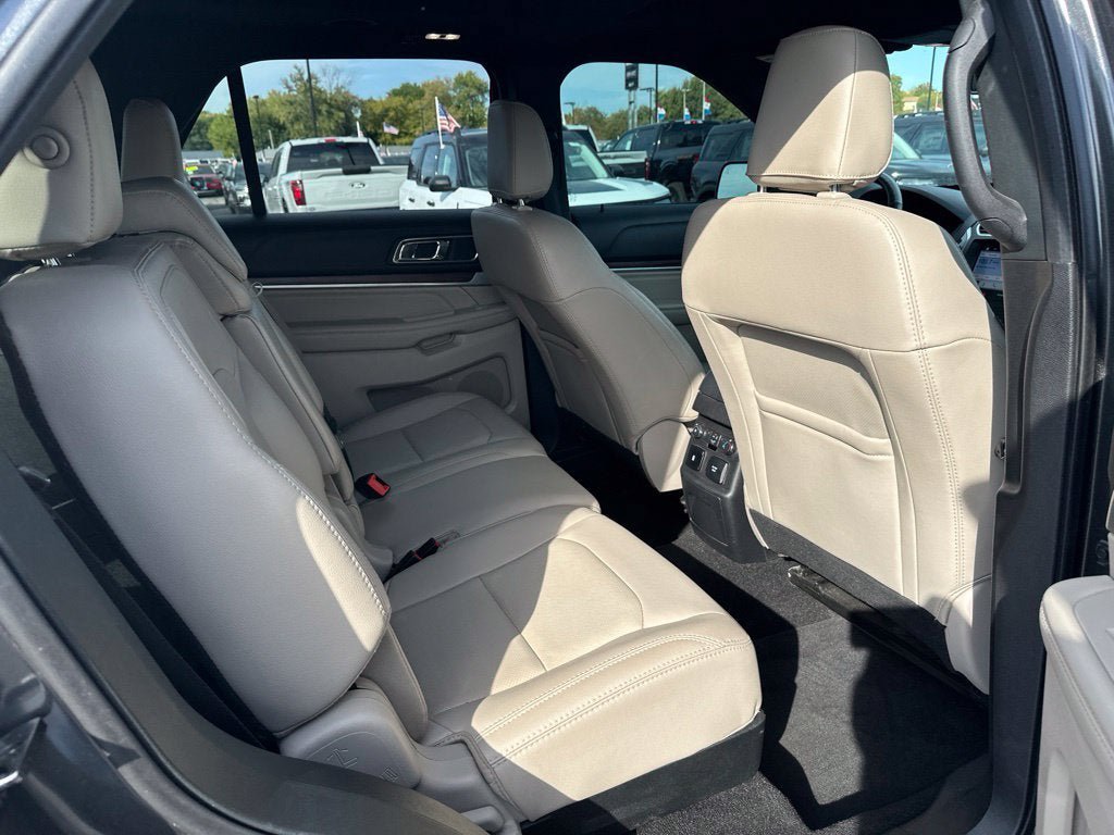 Used 2019 Ford Explorer Limited w/ Class III Trailer Tow Package AWD/4WD image 11
