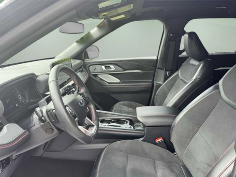 Used 2025 Ford Explorer ST AWD/4WD image 16