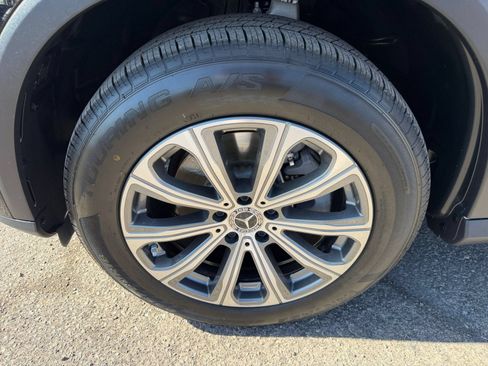 Used 2024 Mercedes-Benz GLC 300 4MATIC image 31