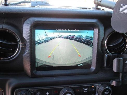 Used 2021 Jeep Wrangler Unlimited Sahara image 24