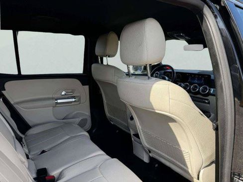 Used 2025 Mercedes-Benz GLB 250 image 42