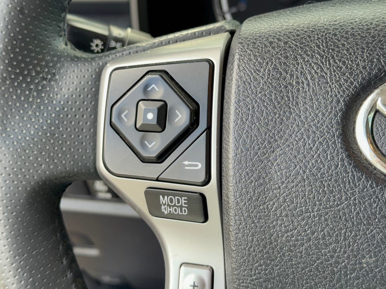 Used 2018 Toyota 4Runner SR5 Premium RWD image 18
