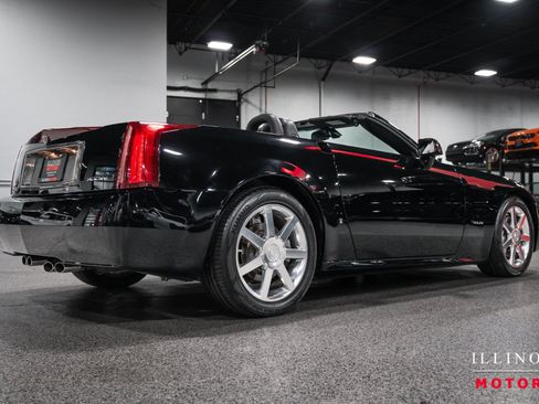 Used 2006 Cadillac XLR RWD image 5