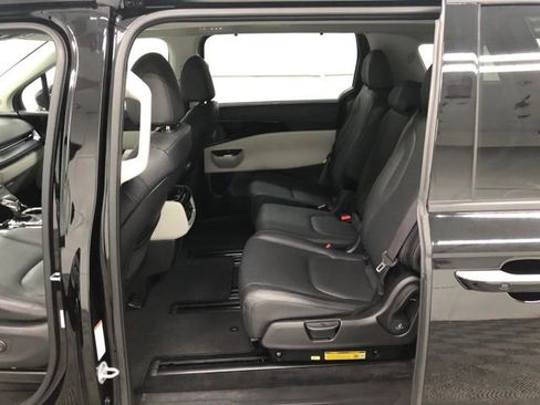 Used 2024 Kia Carnival SX Prestige FWD image 27