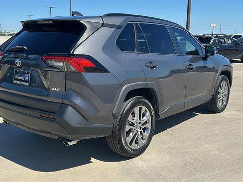 Used 2020 Toyota RAV4 XLE Premium FWD image 13