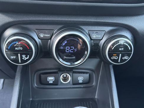 Used 2024 Hyundai Venue SEL image 15