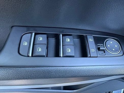 Used 2025 Kia Soul LX w/ LX Technology Package FWD image 16