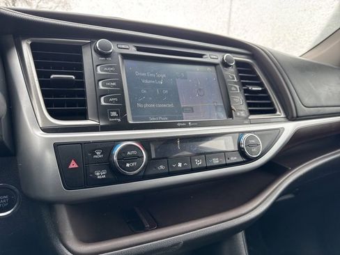 Used 2015 Toyota Highlander Limited image 9