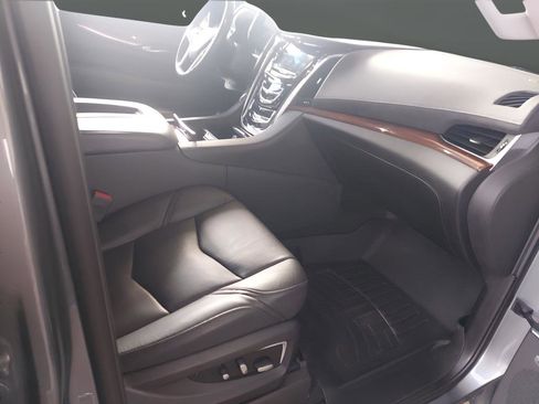 Used 2020 Cadillac Escalade ESV Luxury image 13