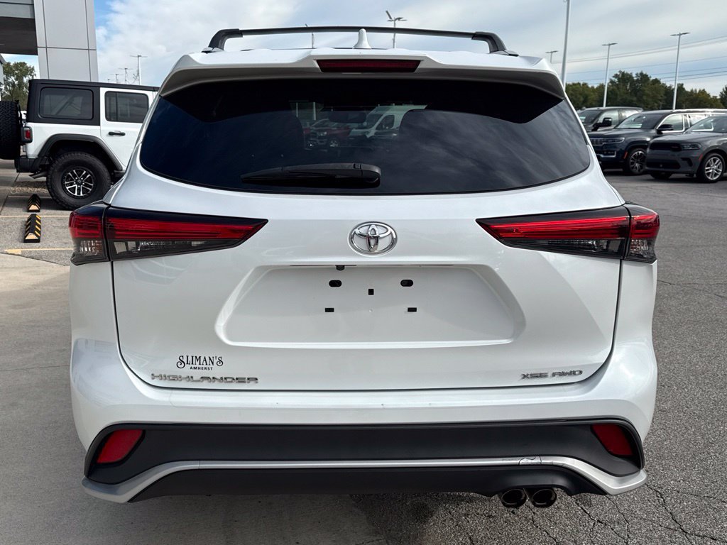 Used 2022 Toyota Highlander XSE AWD/4WD image 10