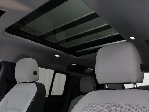 New 2025 Land Rover Defender 110 S image 15