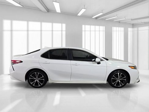 Used 2018 Toyota Camry SE w/ Audio Package FWD image 9