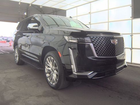 Used 2022 Cadillac Escalade Premium Luxury AWD/4WD image 2
