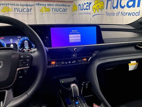 Certified 2025 Toyota Crown Signia image 24