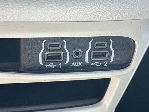 Used 2023 Chrysler Voyager LX FWD image 14