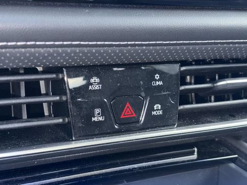 Certified 2025 Volkswagen Atlas SE FWD image 7