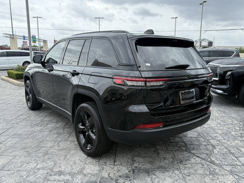 Used 2024 Jeep Grand Cherokee Limited w/ Luxury Tech Group II image 7