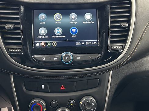 Used 2019 Chevrolet Trax LT w/ LT Convenience Package image 29