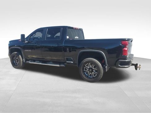 Used 2024 Chevrolet Silverado 2500 LT w/ Convenience Package AWD/4WD image 3
