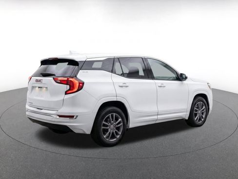 Used 2024 GMC Terrain SLT AWD/4WD image 7