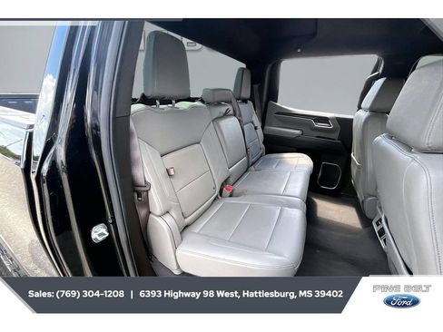 Used 2025 GMC Sierra 1500 SLT AWD/4WD image 21