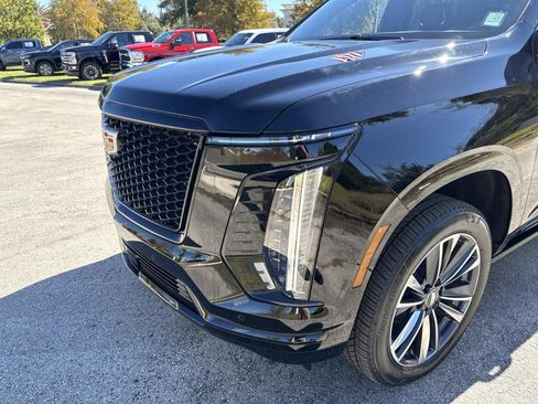 Used 2025 Cadillac Escalade ESV Sport image 10