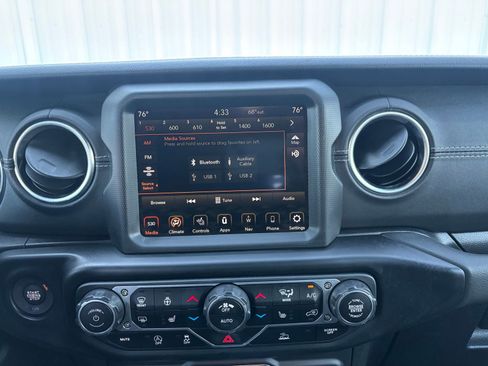 Used 2022 Jeep Gladiator Overland w/ Popular Equipment Package image 22