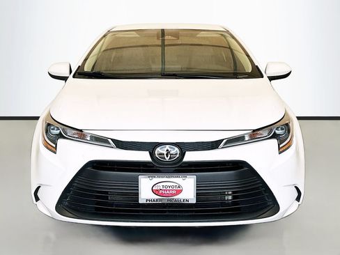 Used 2025 Toyota Corolla LE FWD image 2