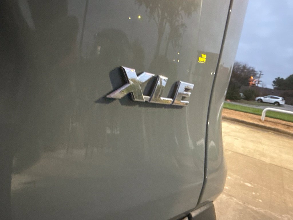Used 2021 Toyota RAV4 XLE FWD image 13