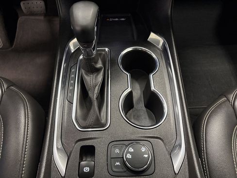 Used 2023 Chevrolet Traverse LT w/ Rear Camera Mirror Package image 17