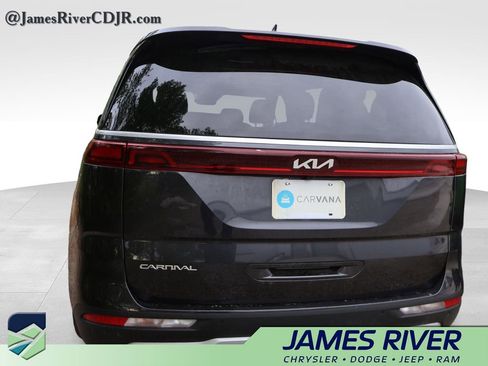 Used 2023 Kia Carnival LX image 17