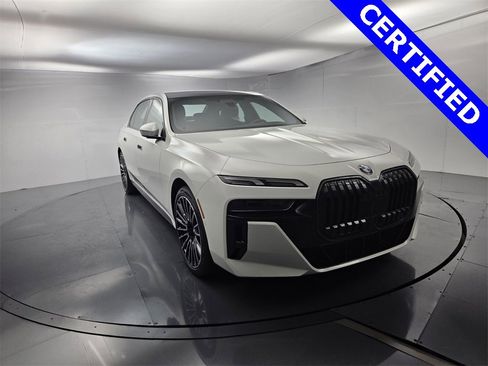 Certified 2025 BMW 760i xDrive image 4