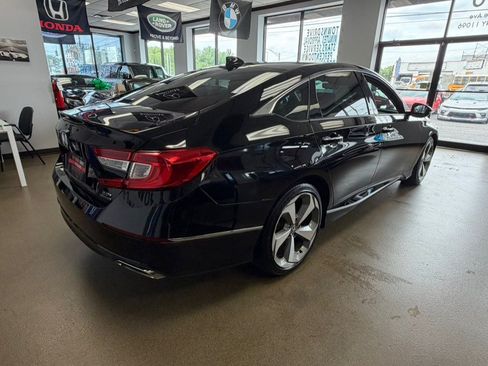Used 2018 Honda Accord Touring image 14