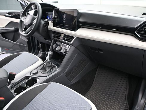 Certified 2025 Volkswagen Taos S AWD/4WD image 18