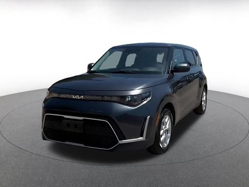 Used 2025 Kia Soul LX w/ LX Technology Package FWD image 7