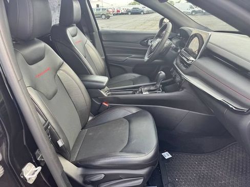 Certified 2025 Jeep Compass Trailhawk AWD/4WD image 14