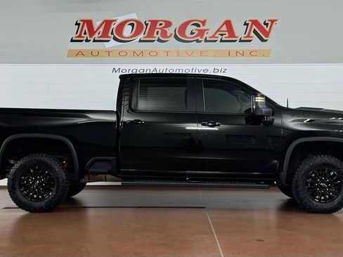 Used 2022 Chevrolet Silverado 2500 LT w/ Midnight Edition image 2