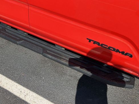 Used 2024 Toyota Tacoma TRD Sport w/ TRD Sport Upgrade Package image 10