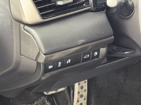 Used 2025 Toyota Camry XSE FWD image 11