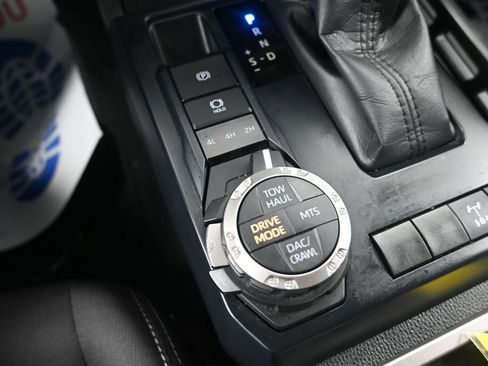 Used 2025 Toyota Tacoma TRD Off-Road image 24