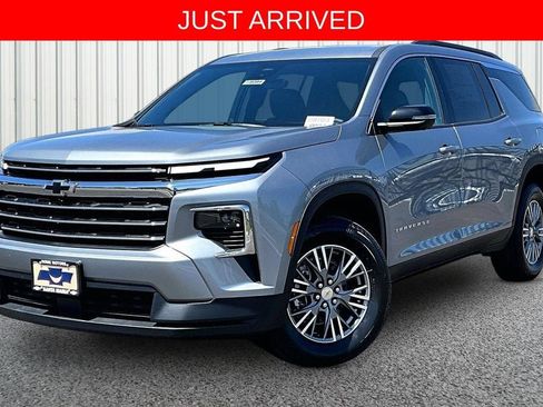 New 2026 Chevrolet Traverse LT w/ Driver Confidence Package FWD image 14