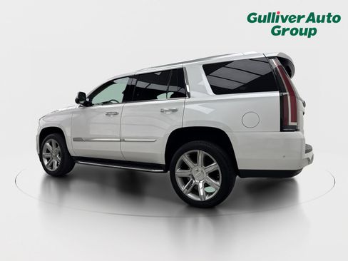 Used 2018 Cadillac Escalade Luxury RWD image 4