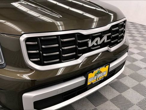 Used 2025 Kia Telluride S FWD image 33