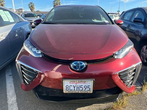 Used 2018 Toyota Mirai image 2