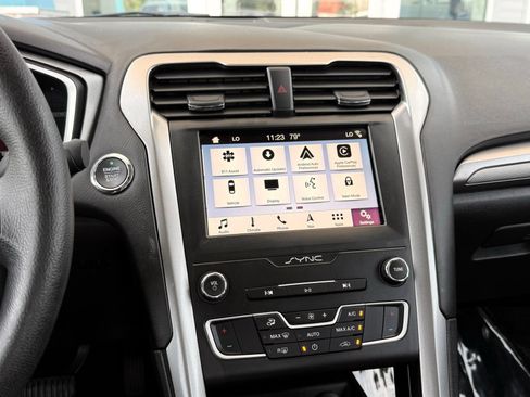 Used 2019 Ford Fusion SE FWD image 34